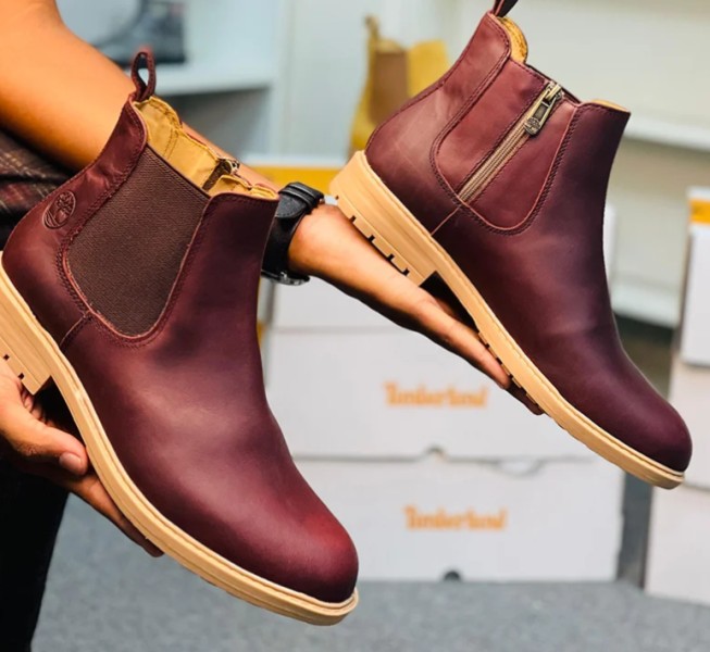 Wine Chelsea boot with zipper